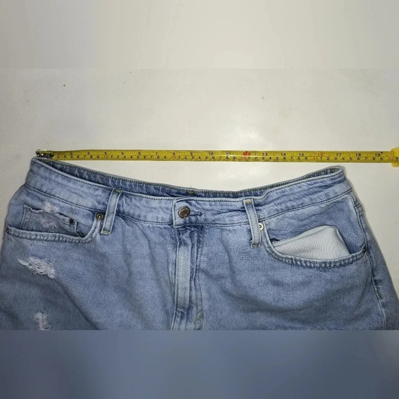 H&M Women's Ultra High Waisted Mom Plus Distressed Jean Shorts, 16 - Picture 6 of 10